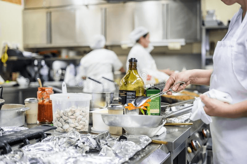 10 must-have commercial kitchen equipment